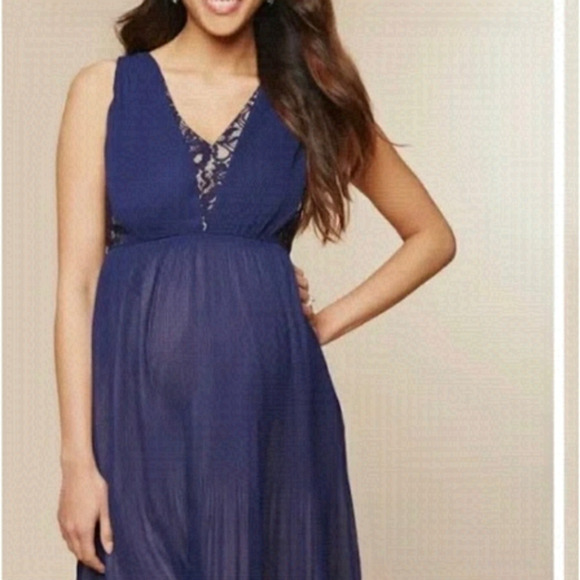 Motherhood Maternity Womens - Size M
Sleeveless Pleated Lace - Side Zipper - Picture 1 of 13